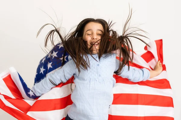 Dziecko posiada flagę Ameryki, USA. — Zdjęcie stockowe