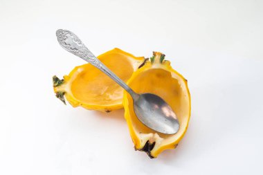 Pitahaya 'yı yedik, Pittai meyvesinin kalıntıları, kabuğunu soyduk.