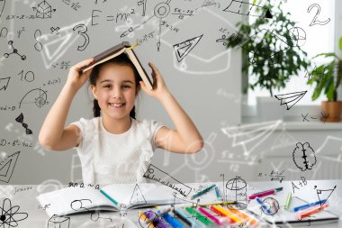 Komik küçük kız fen bilgisi öğrencisi formülü