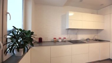 Modern apartman, oturma odası, salon animasyonu.