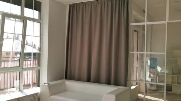 Horizontal view of white living room design — Stock Video