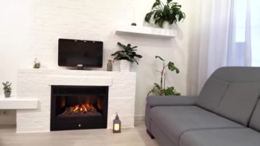 Çatı katı dairesinin parlak açık alanı