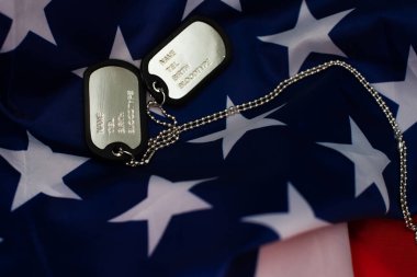 Amerikan bayrağı geçmişinde askerler belirdi