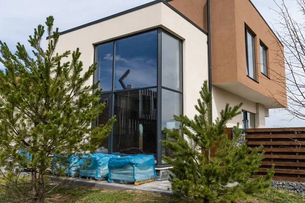 Construcción de edificios en curso a nueva casa — Foto de Stock