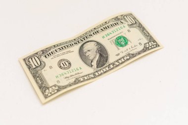 Beyaz arka plandaki dolar banknotunu kapat