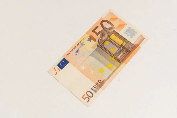 Moneda europea, billete en euros sobre fondo blanco — Foto de Stock