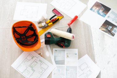 İnşaat aleti, kask, tornavida seti. araçlar.