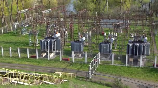 Engranajes e interruptores en una central eléctrica con estructura de acero — Vídeo de stock