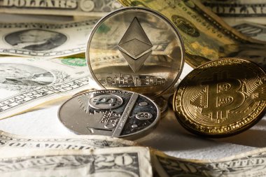 ETHEREUM ETH şifreleme para birimi arkaplanındaki gümüş ethereum madeni para