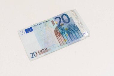 Avrupa para birimi ve avro banknotu beyaz arka planda