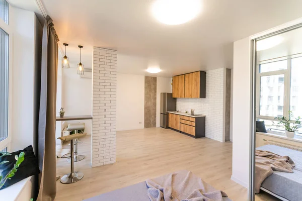 Cozinha e sala de estar do apartamento loft — Fotografia de Stock