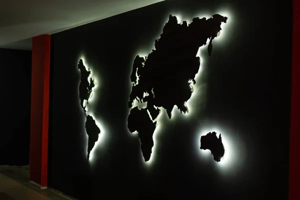 Affichage de l'heure mondiale avec carte en version de nuit — Photo