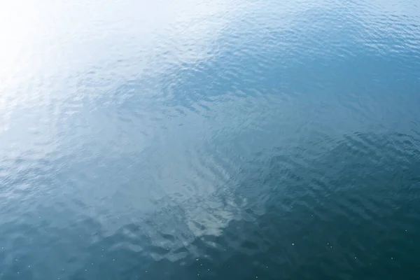 Επιφάνεια νερού, φόντο ποταμού, μπλε φόντο — Φωτογραφία Αρχείου
