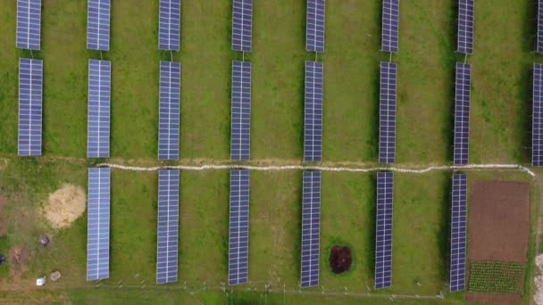 Vista aérea de la central solar, Vista aérea de la granja solar — Vídeos de Stock