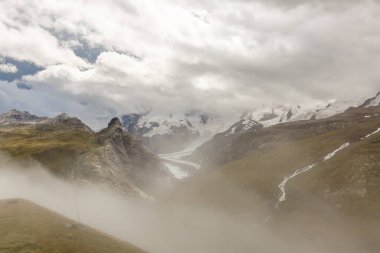 İsviçre 'deki dağlarda güzel bir keşif turu..