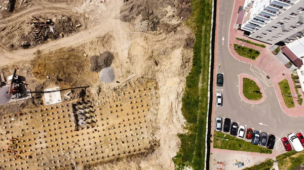 Konut geliştirme sitesi ve karayolu altyapısı hava fotoğrafı