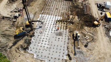 Konut geliştirme sitesi ve karayolu altyapısı hava fotoğrafı