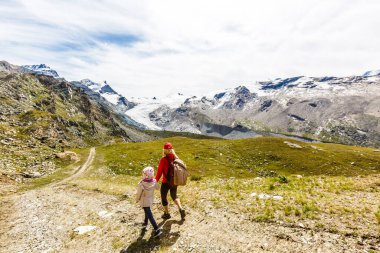 Aile gezisi, anne-kız kampı.
