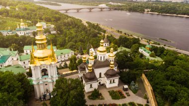 Kiev Panoraması, Dinyeper Nehri, Kiev-Pechersk Lavra Manastırı. Kiev, Ukrayna.