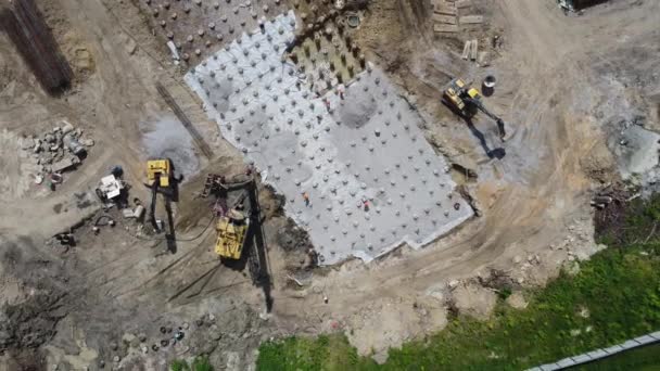 Fotografía aérea sobre el sitio de construcción. videovigilancia o inspección industrial — Vídeos de Stock