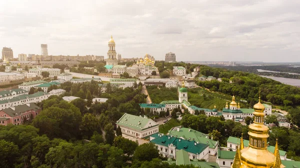 Kiev overview with Dnieper river and Kiev Pechersk Lavra or Kyiv Pechersk Lavra, Kyievo-Pecherska lavra — Stock Photo, Image