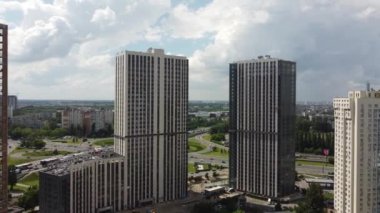 Konut geliştirme alanı ve karayolu altyapısı havadan çekim