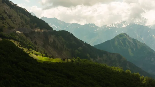 Scenic peisaj paradisiac vedere de munte albanez Alpi. Călătorie, explorare, concept de vacanță — Fotografie, imagine de stoc