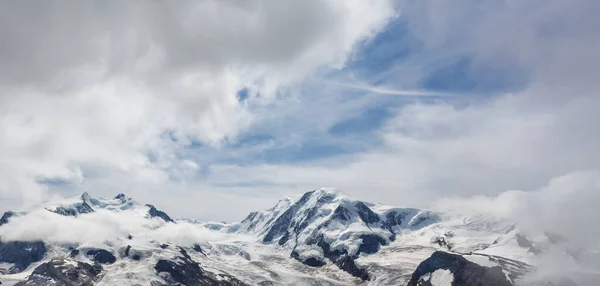 Vista aérea de los Alpes en Suiza. Glaciar — Foto de Stock