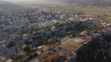 UNESCO 'nun hava manzarasında Arnavutluk' un güneyindeki eski Cirokaster kasabası sıralandı
