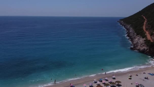 Blick auf den Strand von Gjipe, Albanien — Stockvideo