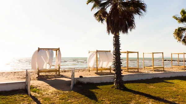Gyönyörű strand egy nyaralás Albániában. Adriai-tenger. — Stock Fotó