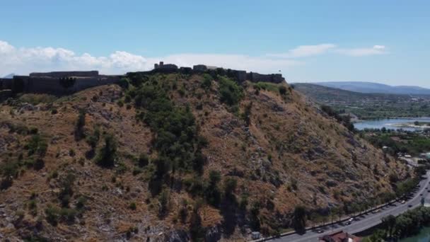 Tilting aerial footage of remains of fort, castle, and defense walls in Shkoder, a small city in Northern Albania — Stock Video