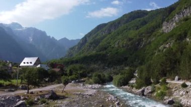Arnavutluk 'un Arnavut Alplerinde Güzel Theth Vadisi ve Thethi