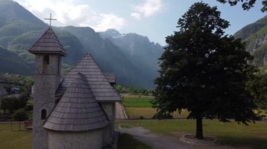 Arnavutluk 'un Arnavut Alplerinde Güzel Theth Vadisi ve Thethi