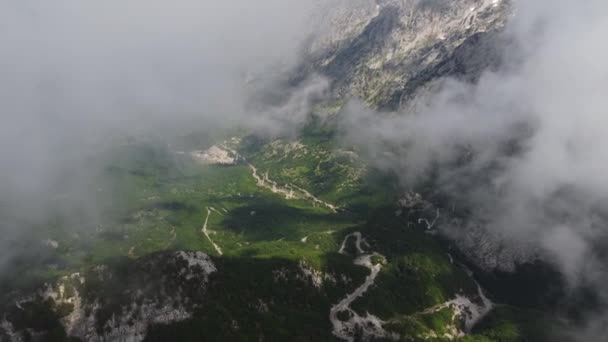 Beau paysage en Albanie avec des montagnes — Video
