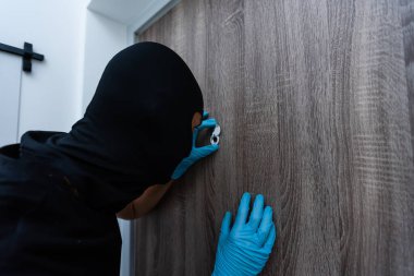 Evde kimse var mı? Hırsız dairede.