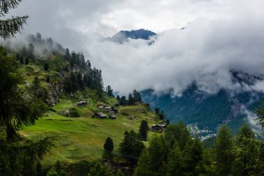 bulutlu panorama dağları, İsviçre