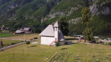 Arnavutluk 'un Arnavut Alplerinde Güzel Theth Vadisi ve Thethi