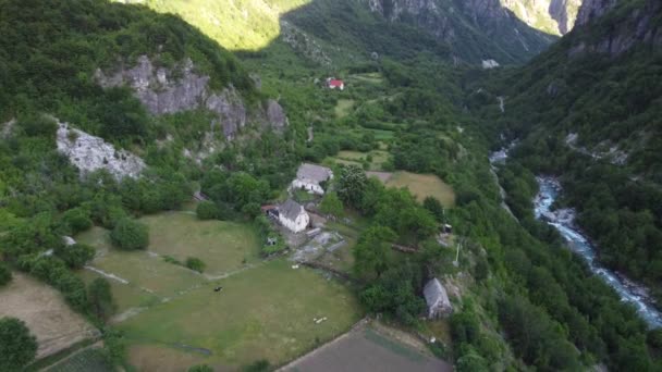 Vackra berg i de albanska alperna, theth nationalpark — Stockvideo