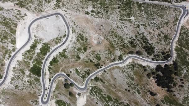 Дорога в горах Албании. — стоковое видео