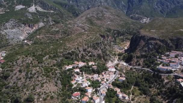 Schöne Landschaft in Albanien mit Bergen — Stockvideo