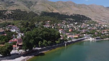 Arnavutluk 'un dağlı güzel manzarası