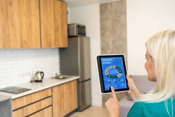 Conception of smart kitchen controlled by tablet application — Stock Photo, Image