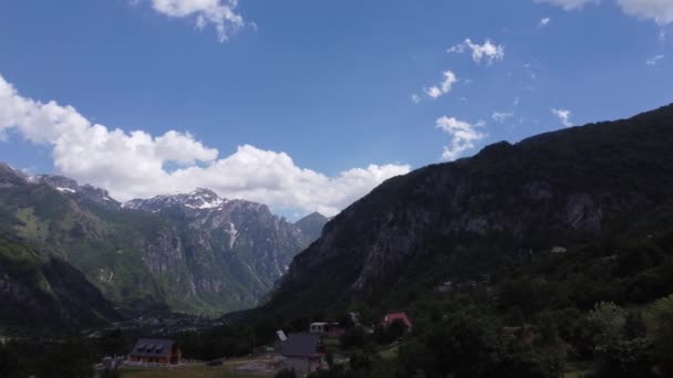 Belles montagnes dans les Alpes albanaises, theth parc national — Video