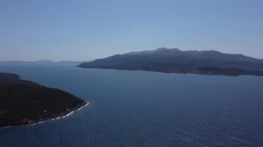 İlahi tropikal kıyı şeridi manzarası, Arnavutluk 'taki cennet plajı, tatiller, tatil konsepti