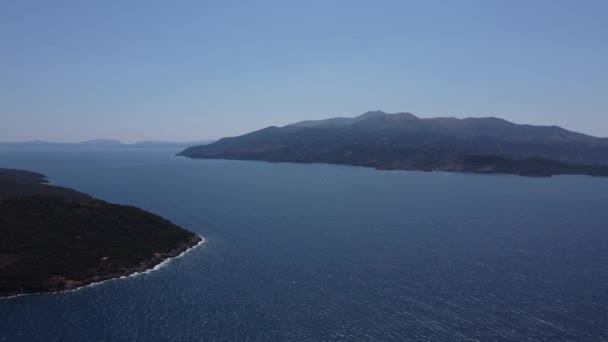 Idyllische tropische Küste Luftaufnahme, paradiesischer Strand in Albanien, Urlaub, Urlaubskonzept — Stockvideo