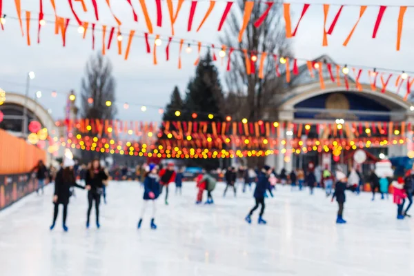 冬季乡村vdnh展览装饰新年和圣诞节假期。溜冰场 — 图库照片
