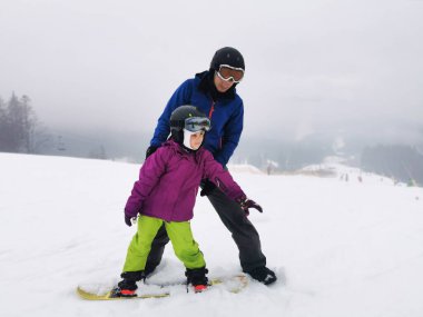 Kış tatilinde snowboard dersi
