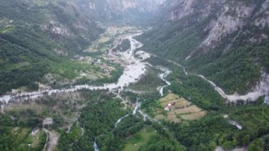 Arnavutluk Alpleri 'ndeki güzel dağlar, üçüncü ulusal park