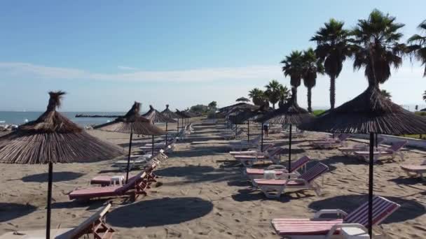 Vacker strand för en semester i Albanien. Adriatiska havet. — Stockvideo